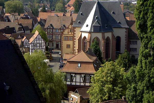 Blick vom Schlossturm zur Kirche in Büdingen